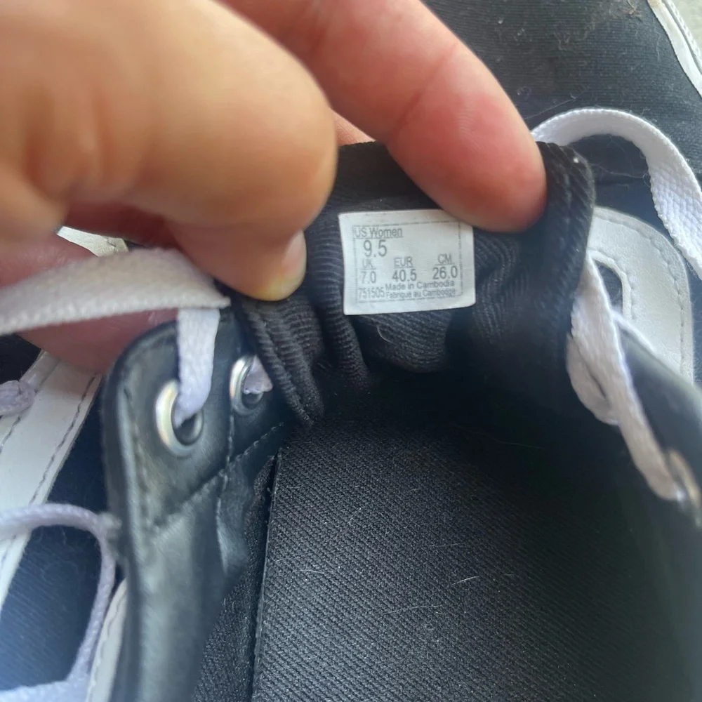 Vans Old Skool Black and white Shoes womens 9.5 - Picture 5 of 5